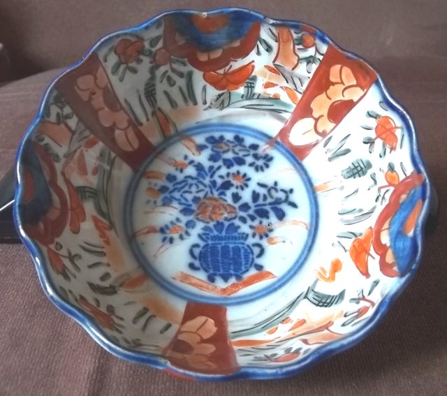 Japanese Imari porcelain bowl 100_5259