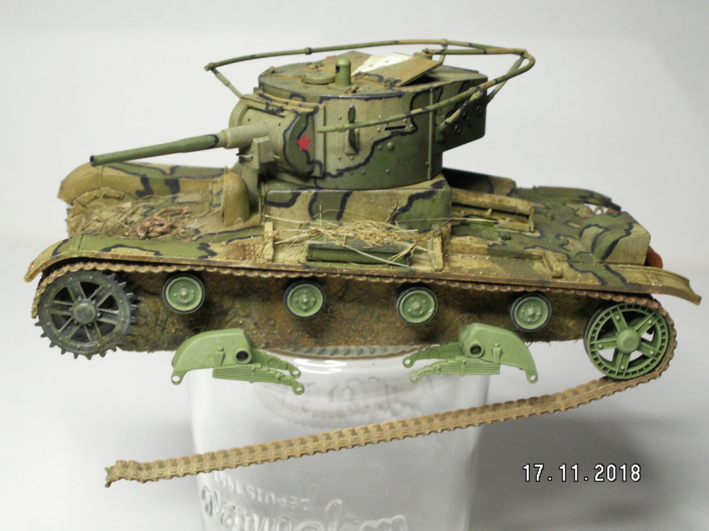  deux chars russes le light tank t-26 et le lourd kv-2 de Zvezda au 1:35 - Page 3 Pict1195