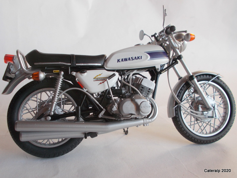 [HASEGAWA] KAWASAKI 500 SS/MACH III de 1969 1/12ème Réf 21510 500_ka28