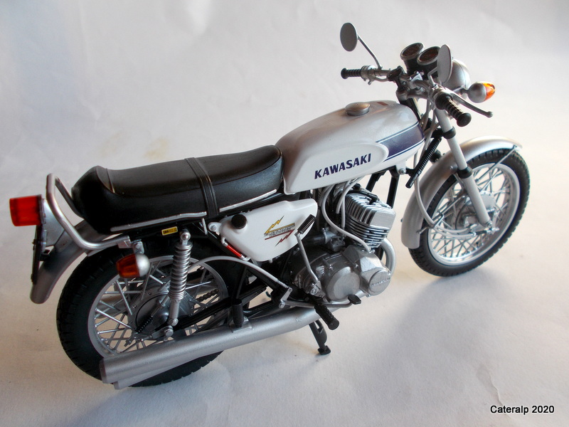 Kawasaki 500 Mach III échelle 1/12  Hasegawa référence BK10 500_ka32