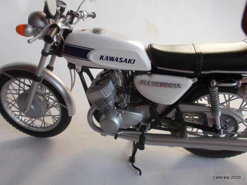 Kawasaki 500 Mach III échelle 1/12  Hasegawa référence BK10 500_ka45