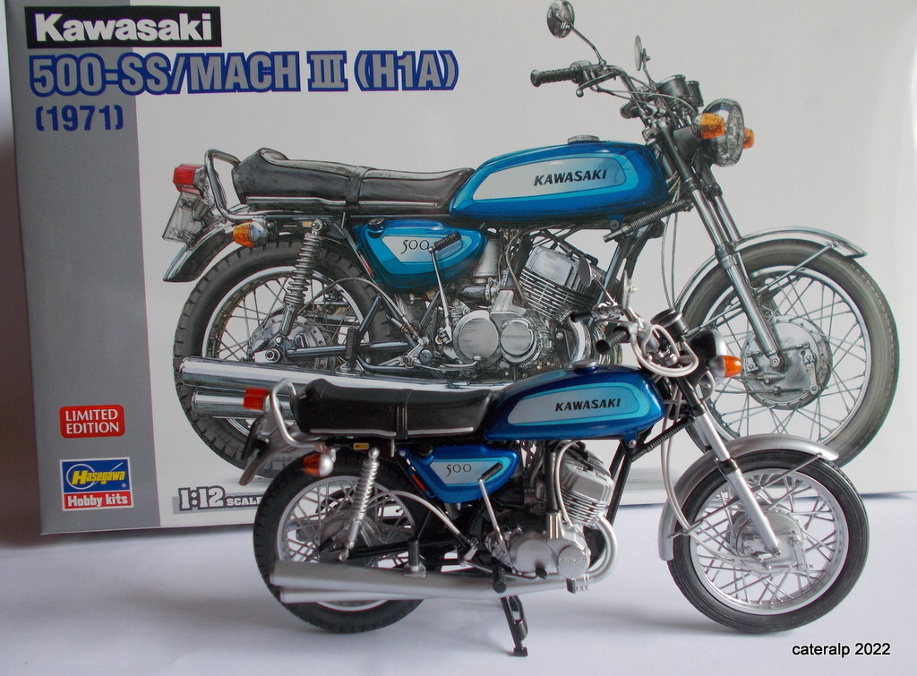 Kawasaki 500 Mach III  version 1971 échelle 1/12 Hasegawa référence 21735 500_ka79