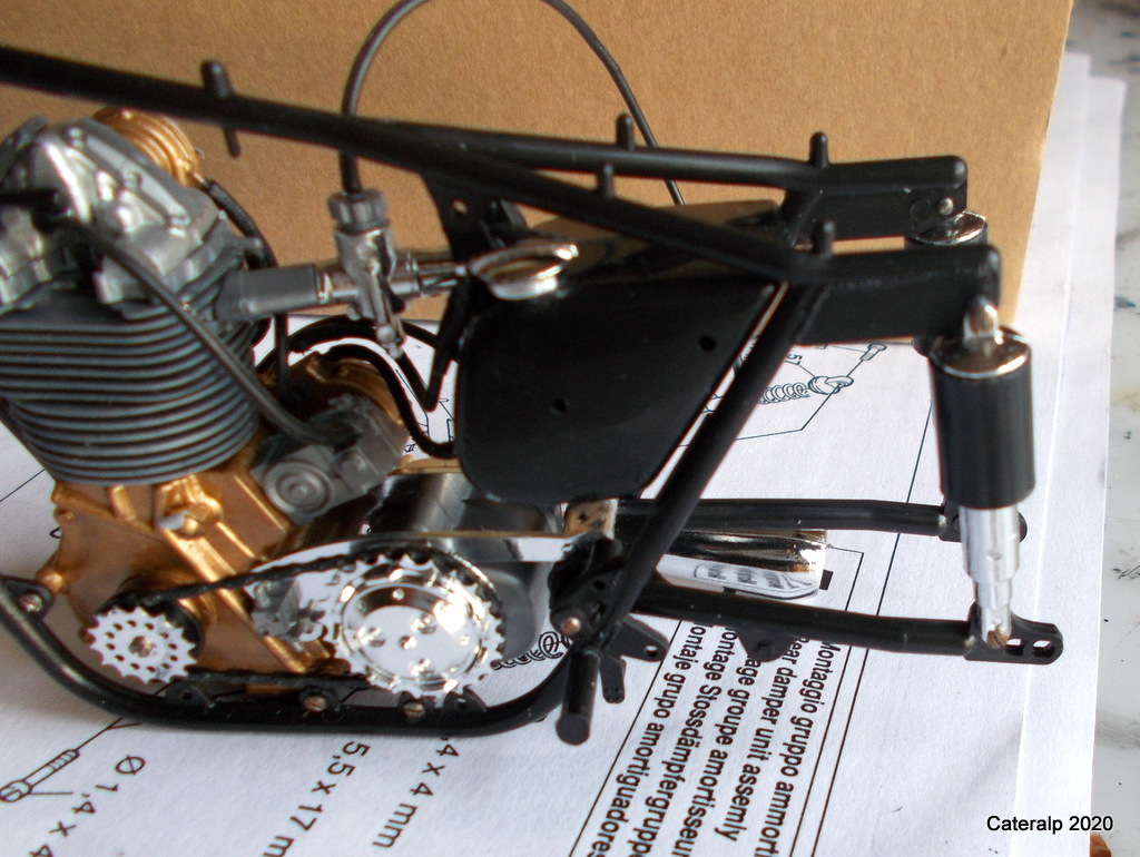 protar - [PROTAR] moto AJS 350 cc 1954 1/9ème Réf 153  Fourch15