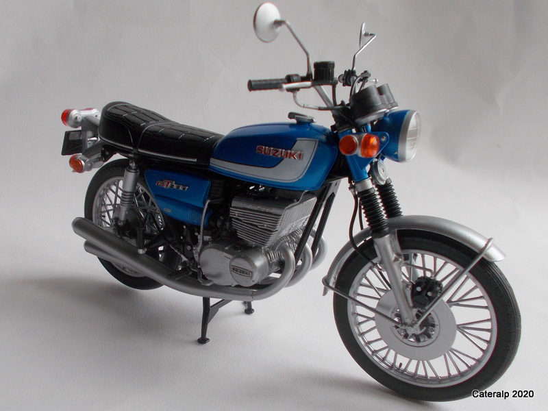  SUZUKI GT 380  1972  Hasegawa échelle 1/12   Suzuki38