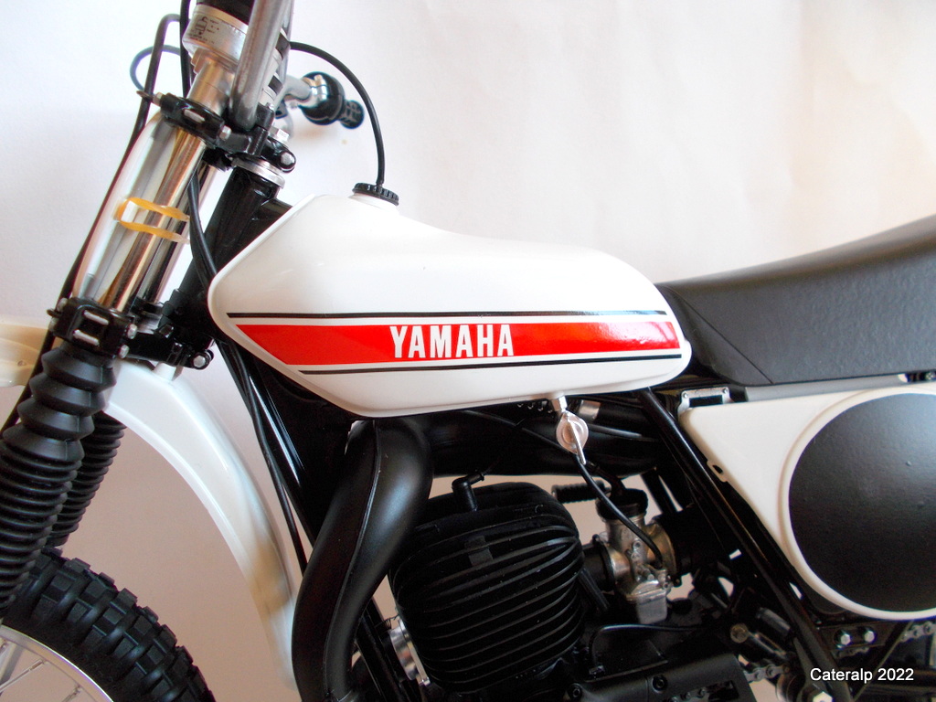  Yamaha 250 YZ cross 1976 échelle 1/6 ème Tamiya Yz_25032