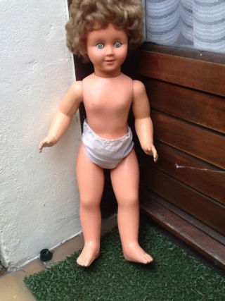 Identification d'une poupée 32743910