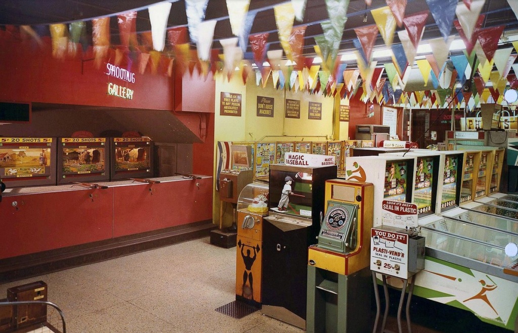 Les salles d'arcade avaient quand même sacrément l'air fun avant l'arrivée des jeux vidéo France12