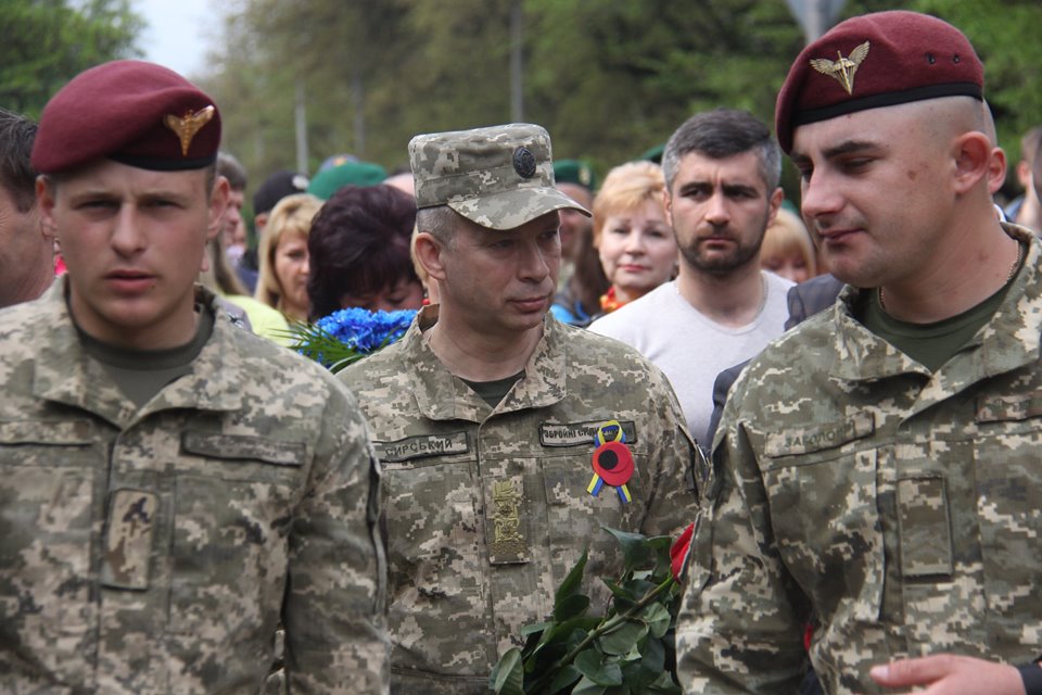 Modern Ukrainian uniform in photographs 60005910
