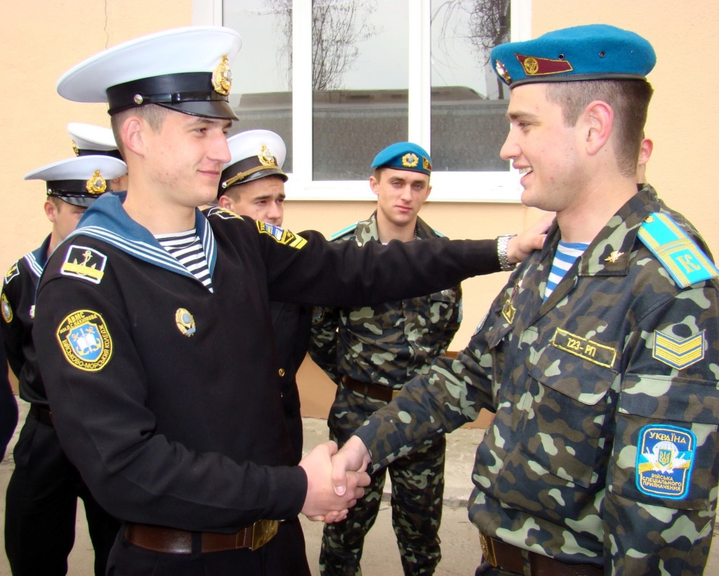 Modern Ukrainian uniform in photographs - Page 22 April_10