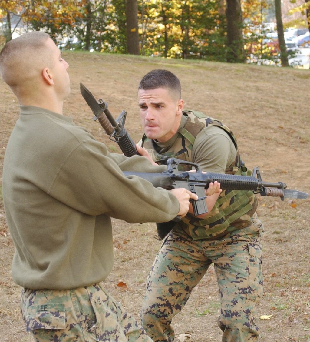 Branch and name tapes over the pants' backpockets  Combat18