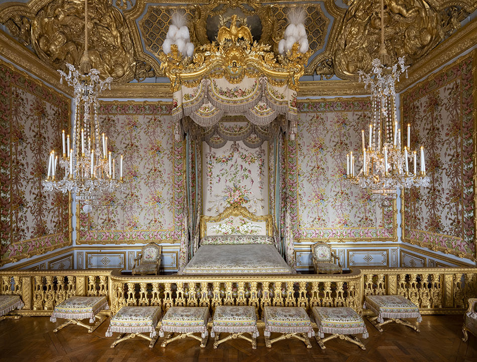Versailles, la chambre de la Reine - Page 5 Zzcour12