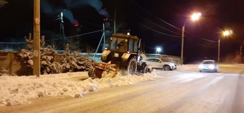 Дорожники Северной столицы предотвратили скопление пробок из-за снега Screen35