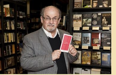 تعرض الروائي سلمان رشدي للطعن في العنق في ولاية نيويورك Captur22
