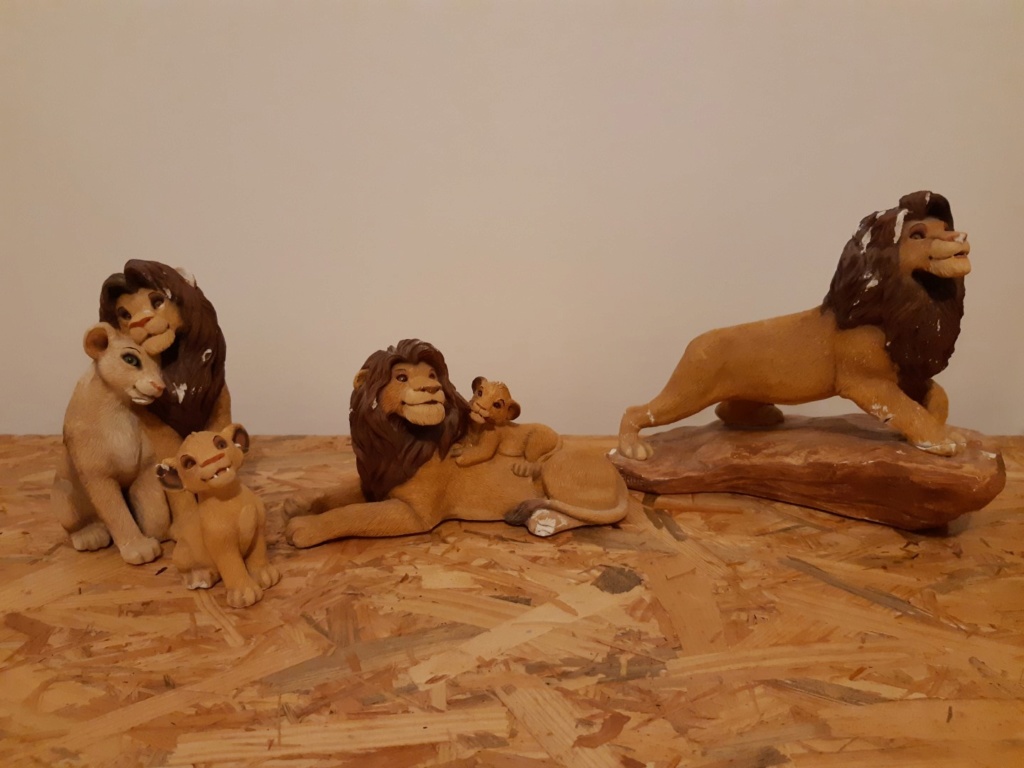Donne figurines roi lion cassée. 20190710