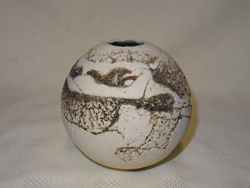 Spherical 1970's Studio Vase PT mark -  Peter Travis, Australia Dsc04919