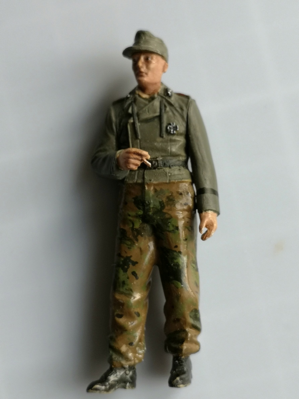 Figurines HobbyBoss 1/35 Equipage allemand de canon d'assaut Img_2087