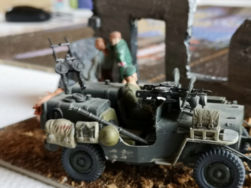 Italeri Commando Car + figurines Partisans Italeri 1/35 Img_2137