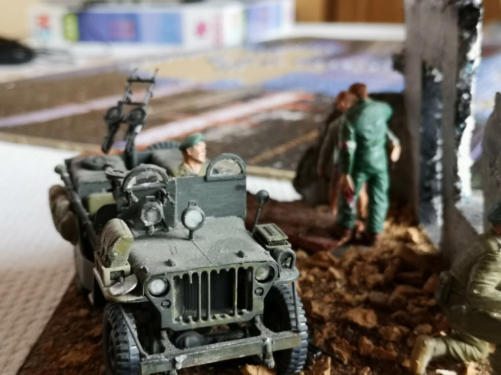 Italeri Commando Car + figurines Partisans Italeri 1/35 Img_2138