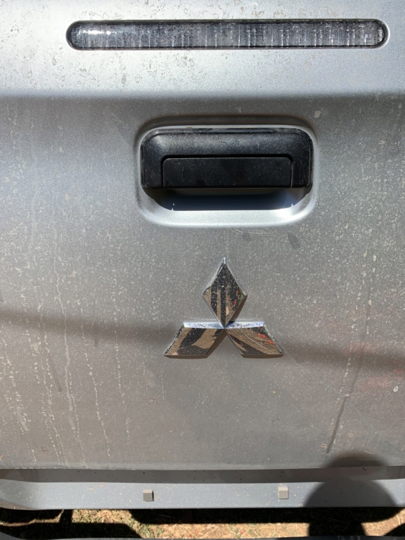 No puedo cerrar la puerta del pick up l200 4x2 F3160410