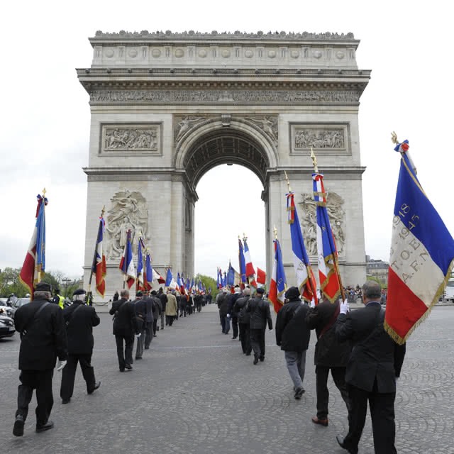 Cérémonie a Paris a la mémoire des martyres Français 5 juillet 1962 10570710