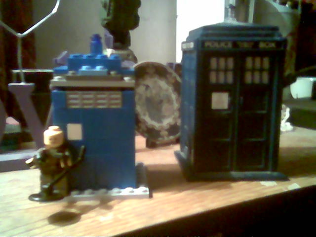 Lego TARDIS Wh010