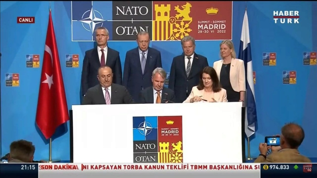 Меморандум между Турцией, Финляндией и Швецией с участием генсека НАТО в Мадриде подписан. Fwxcud10