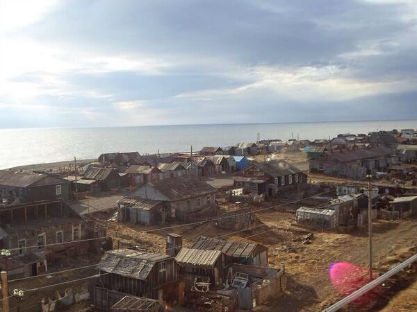 Это не Крым, разорённый бандеровцами, это посёлок Октябрьский на Камчатке, где летом добывают сотни тонн красной икры I2710