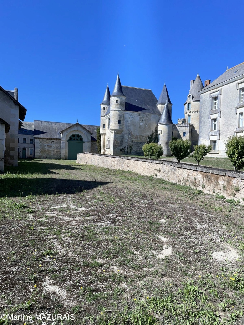 La Celle-Guenand (37) - Le château La_cel10