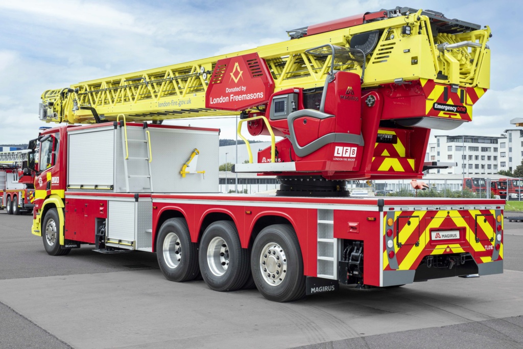 Echelle 64m Magirus Firetchnics pour le SIAMU + photos 2021-112