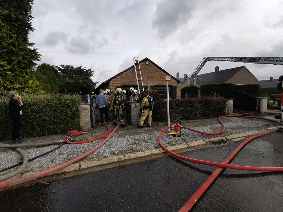 Incendie à Châtelineau: deux maisons entièrement détruites par les flammes ! (11-10-2021 + photos) 24482310