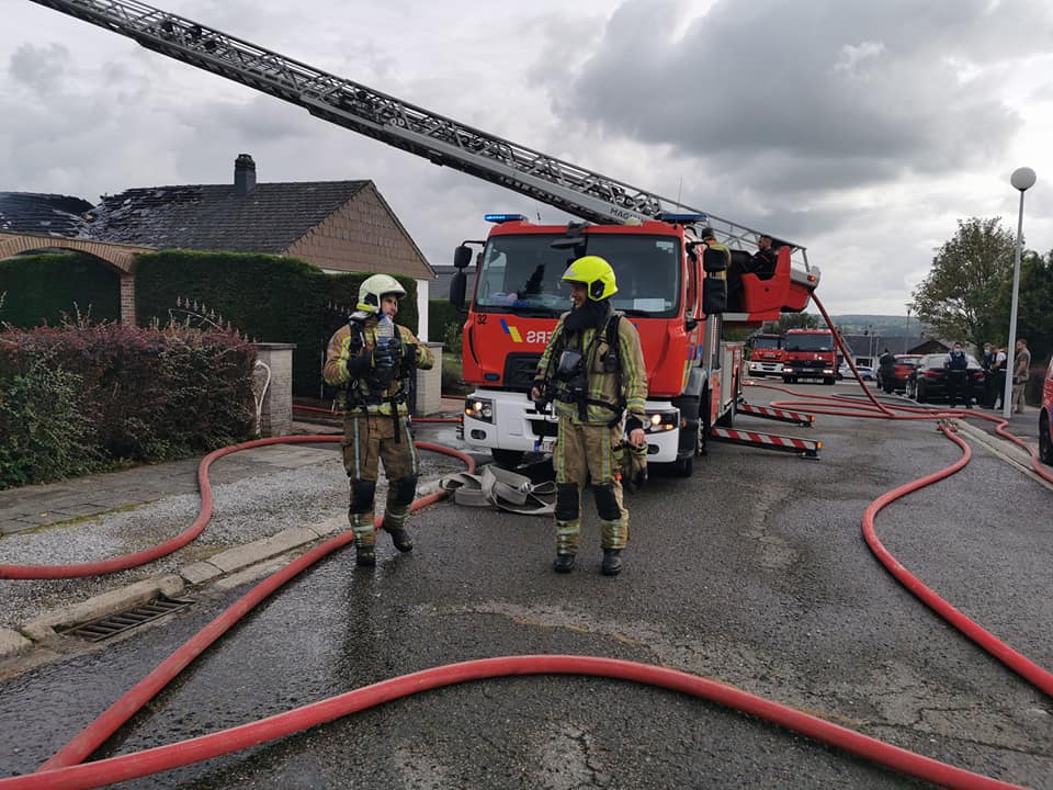 Incendie à Châtelineau: deux maisons entièrement détruites par les flammes ! (11-10-2021 + photos) 24506110