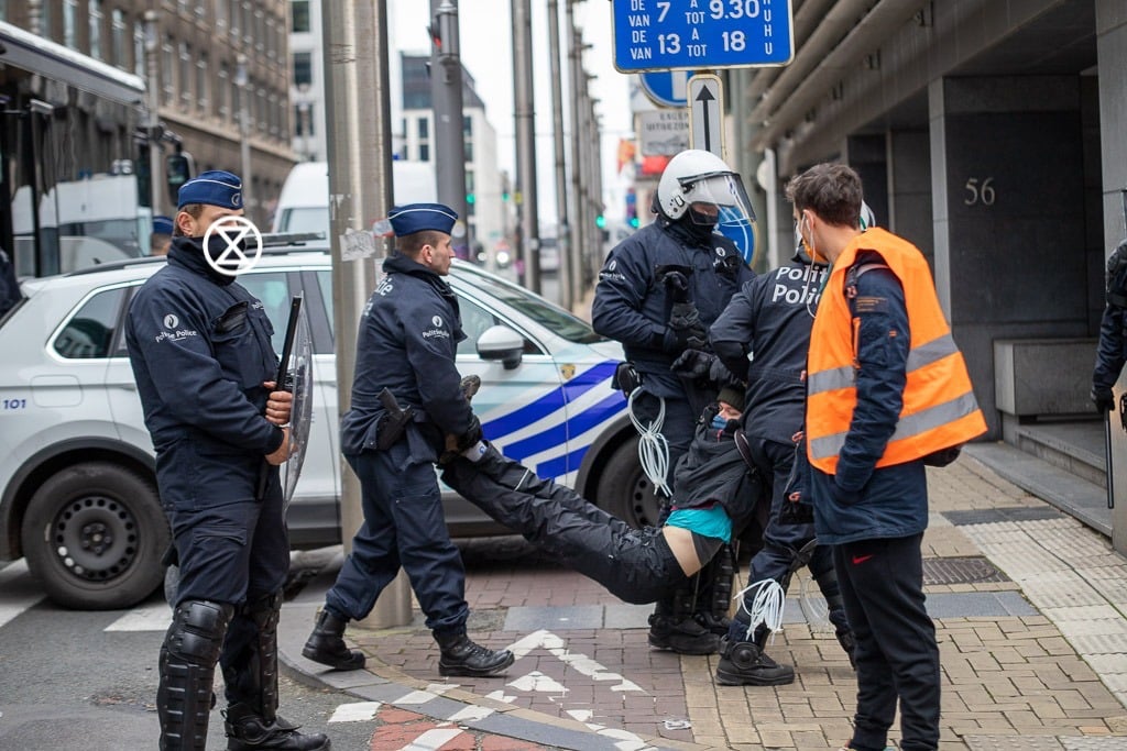 Extinction Rebellion: 238 personnes arrêtées administrativement à Bruxelles (6-11-2021 + photos) 25354210