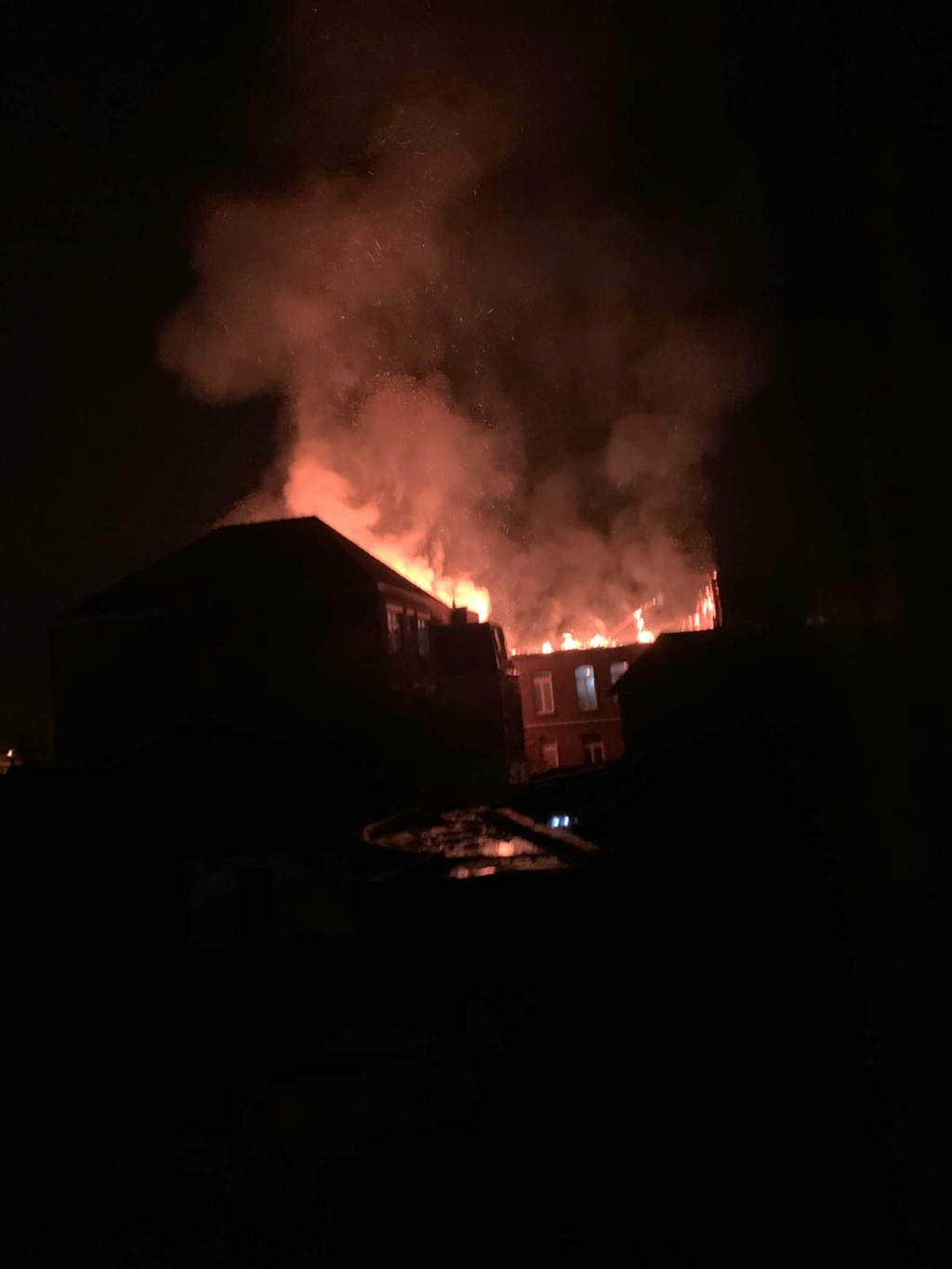 Incendie dans l'école de La Providence à Templeuve (25-11-2021 + photos) 25975310