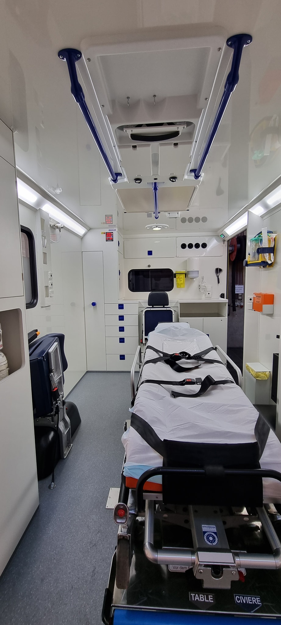 Nouvelles ambulances Mercedes Sprinter pour la Zone de Secours Hesbaye 27928810