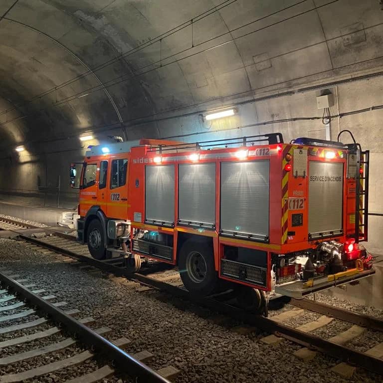 Exercice avec le véhicule Rail Route dans le tunnel TGV de Soumagne (14-04-2023 + photos) 34175110