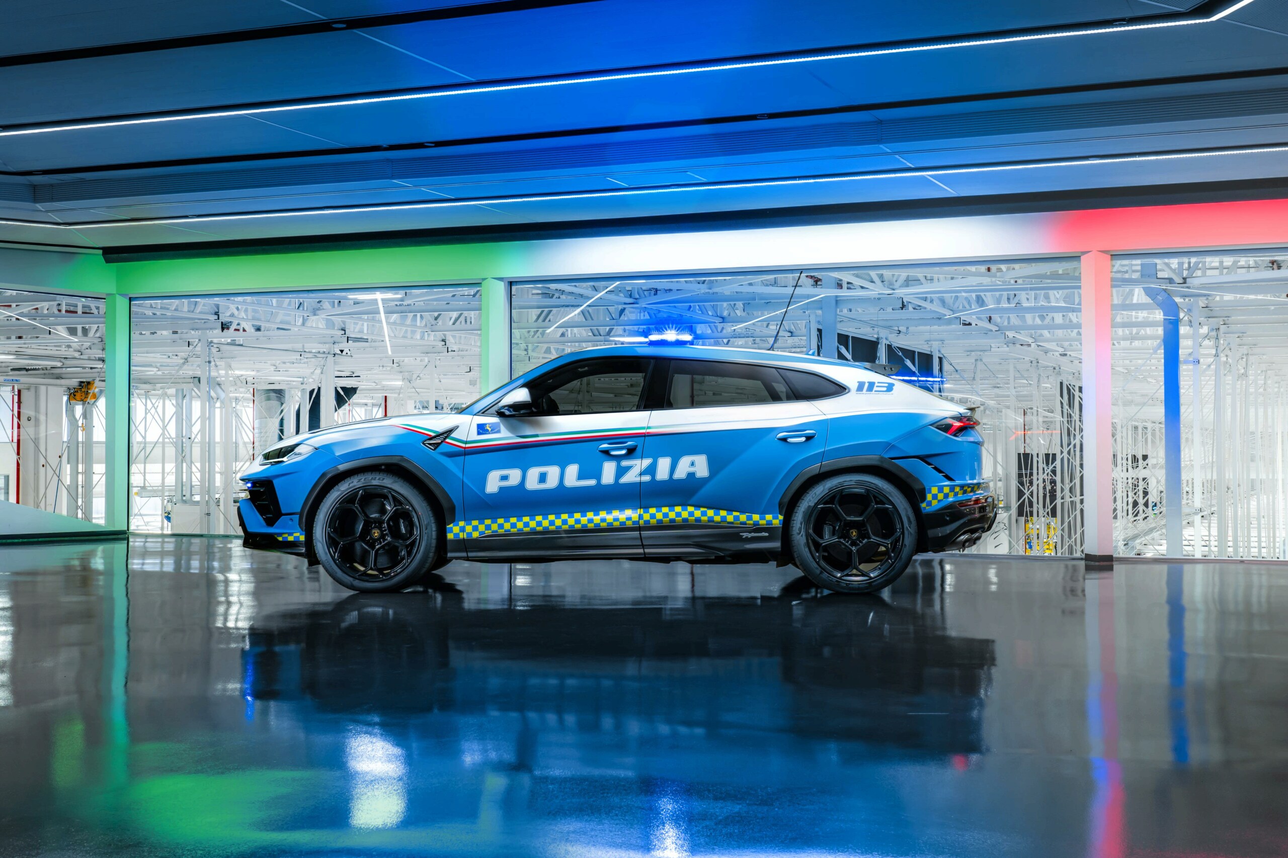 La police italienne reçoit un Lamborghini Urus Performante 65128310