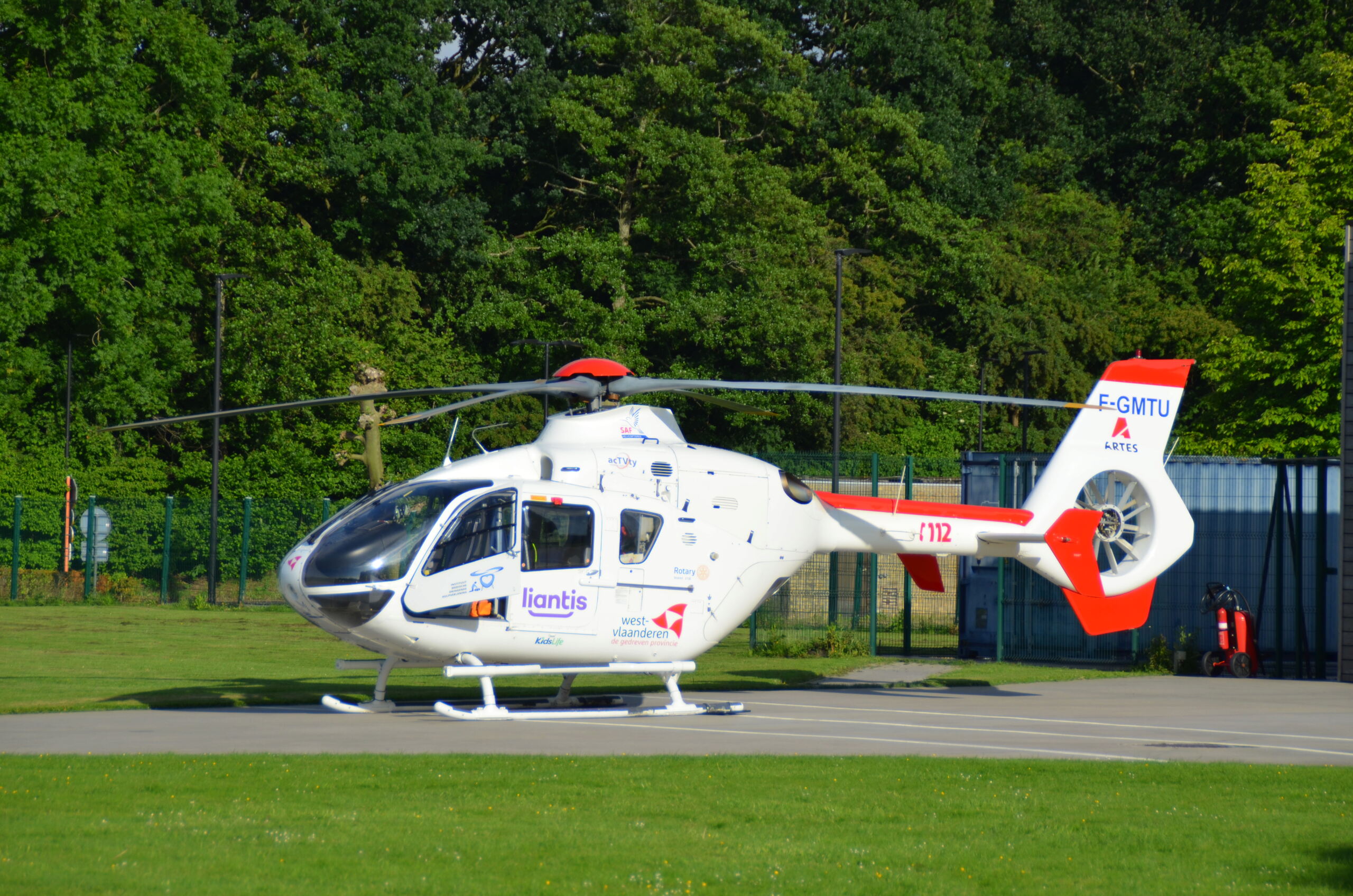 Hélicoptère de l'institut de médecine des secours d'urgence de l'Hôpital de Saint-Jean de Bruges Brugge10