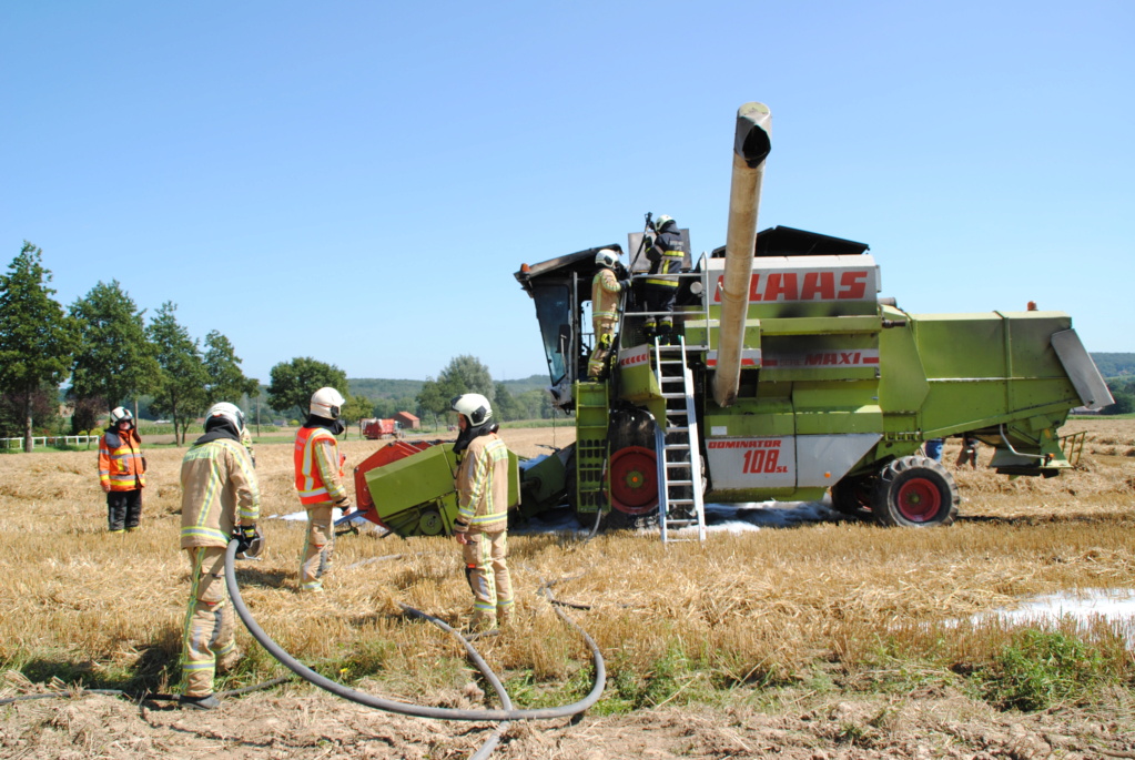 Hennuyères : Feu d'engin agricole (14-08-2021 + photos) Dsc_0599