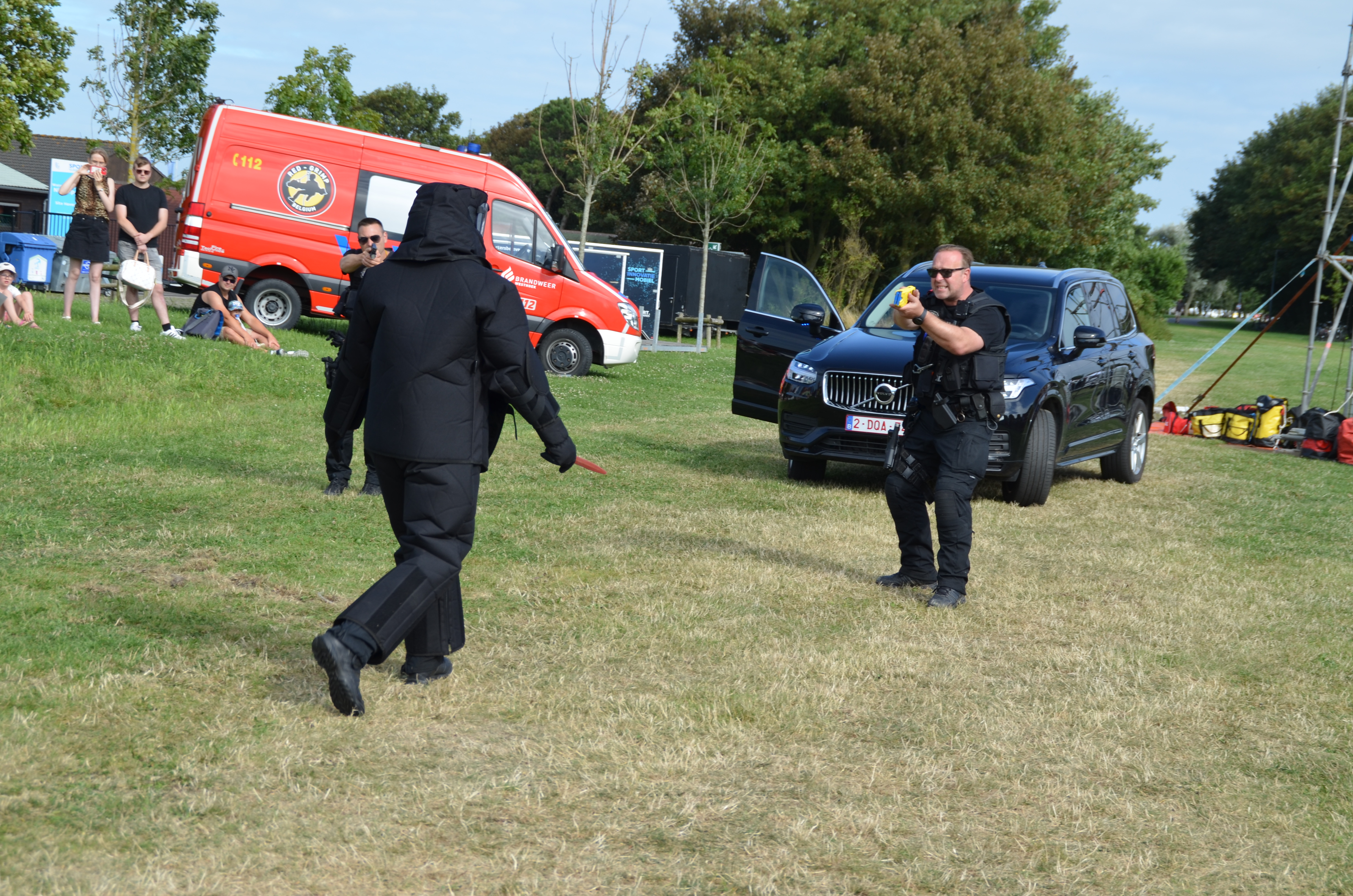 Démonstration SRT Police WestKust : interception avec taser d'un suspect armé + photos Dsc_2407