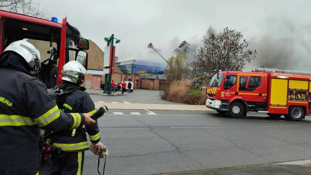 Gravelines (France/59) : Le complexe Sportica détruit dans un gigantesque incendie (25/12/23) Fb_im262
