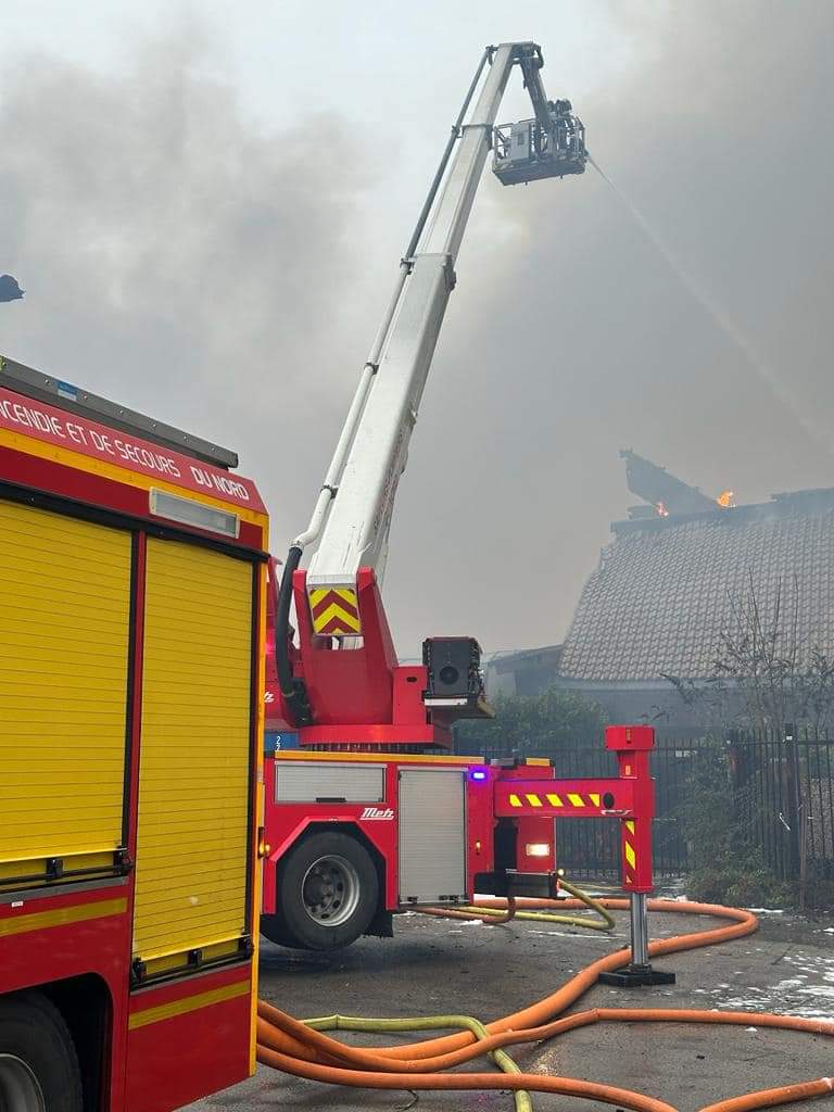 Gravelines (France/59) : Le complexe Sportica détruit dans un gigantesque incendie (25/12/23) Fb_im263