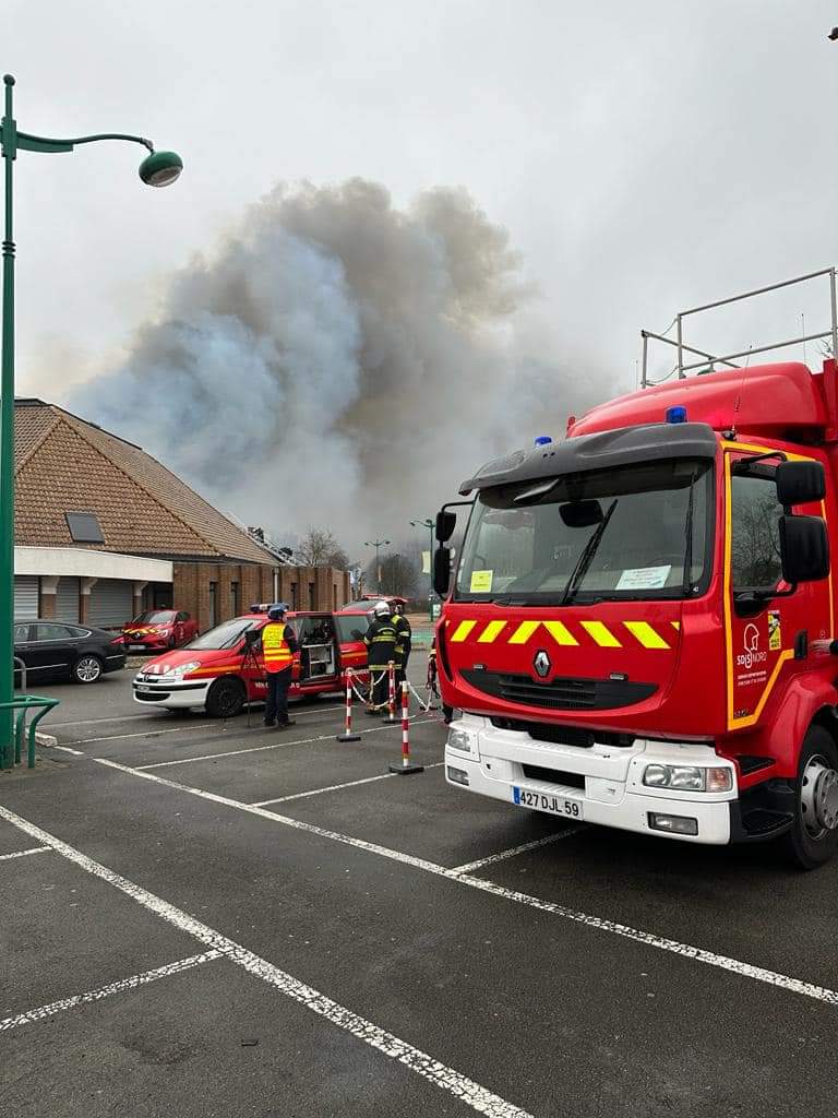 Gravelines (France/59) : Le complexe Sportica détruit dans un gigantesque incendie (25/12/23) Fb_im264
