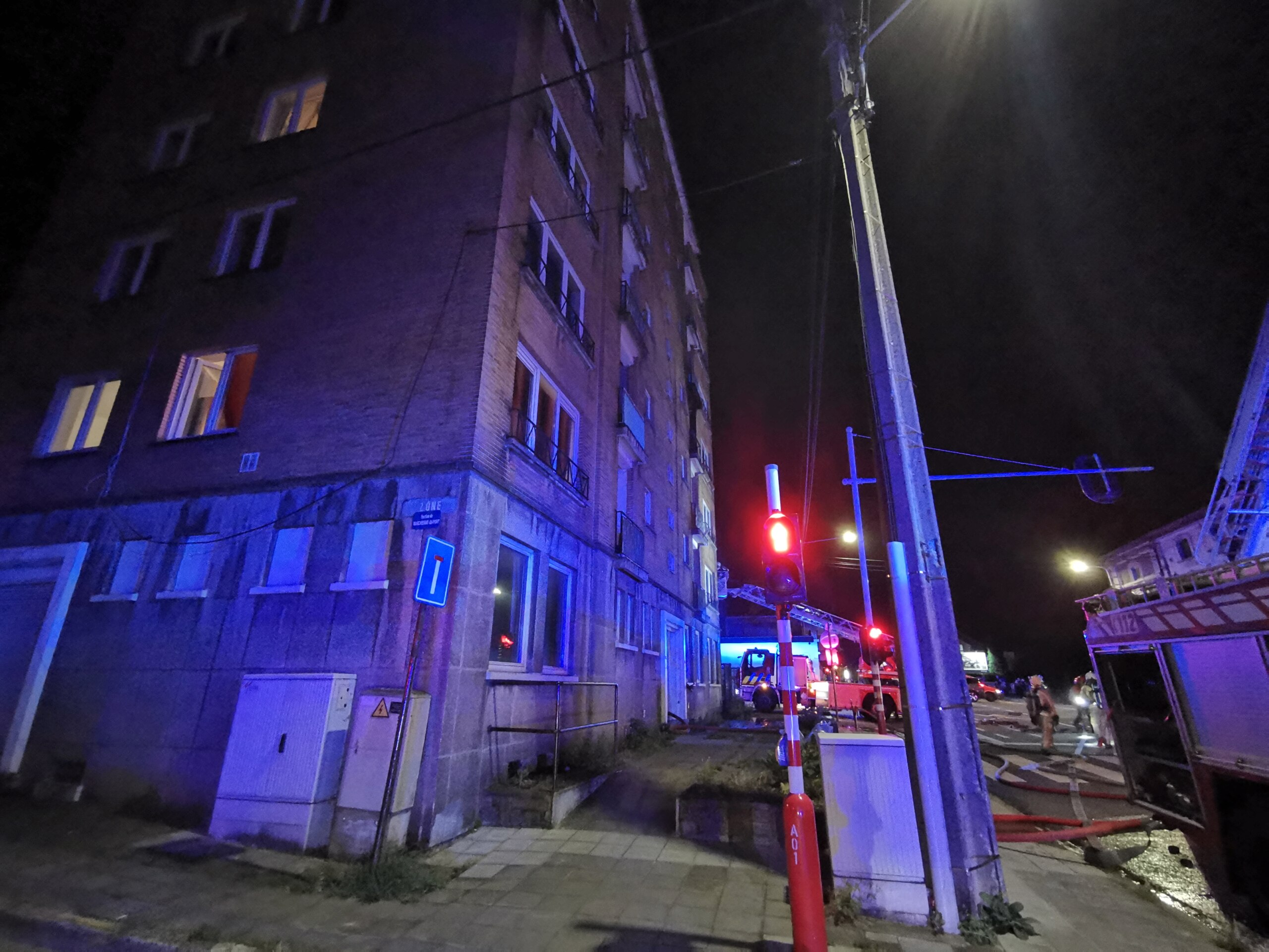 Incendie au 3e étage d'un building de Marchienne (7-09-2021 + photos) Img_2545