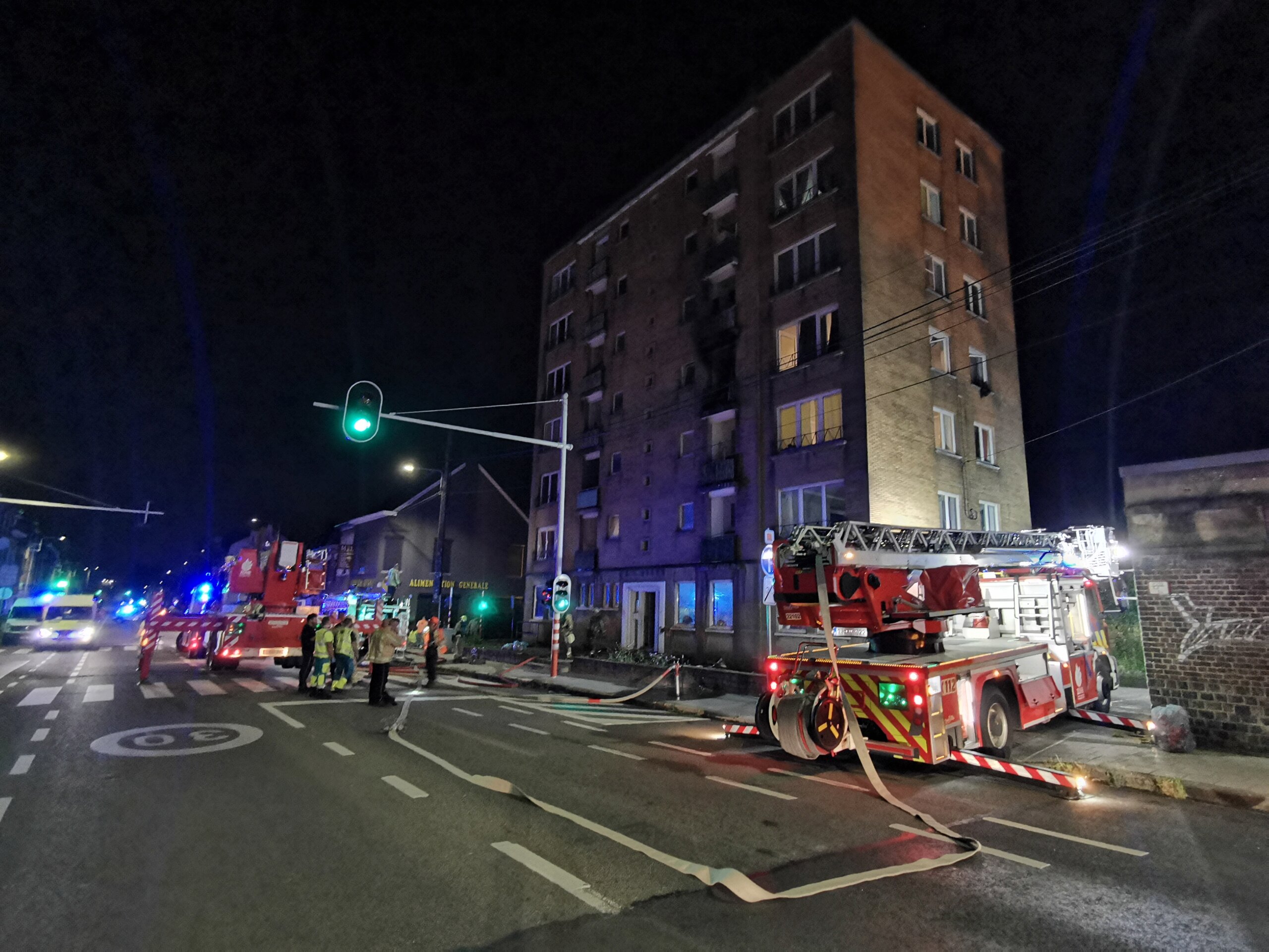 Incendie au 3e étage d'un building de Marchienne (7-09-2021 + photos) Img_2547