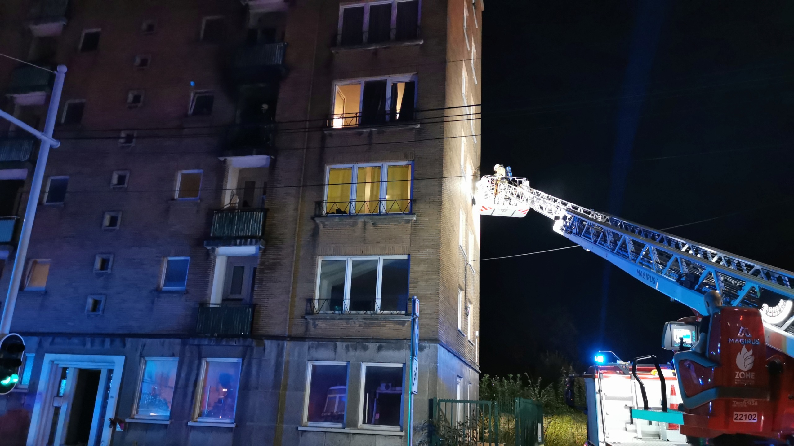 Incendie au 3e étage d'un building de Marchienne (7-09-2021 + photos) Img_2554