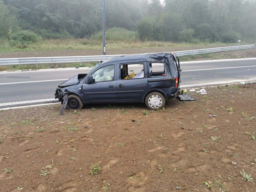 Marcinelle: un véhicule fait plusieurs tonneaux sur l’A503 (13-09-2021 + Photos) Img_2570