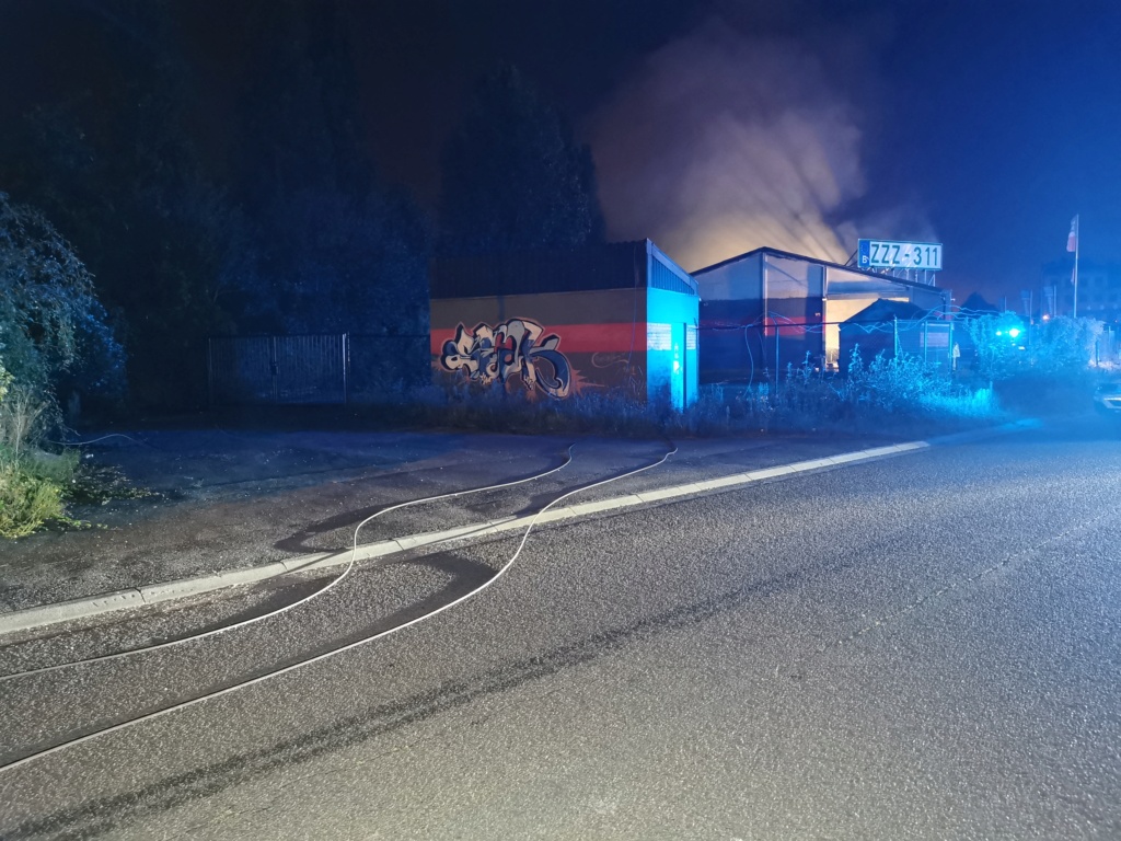 Montignies-sur-Sambre : Important incendie dans un garage (13-09-2021 + photos) Img_2575
