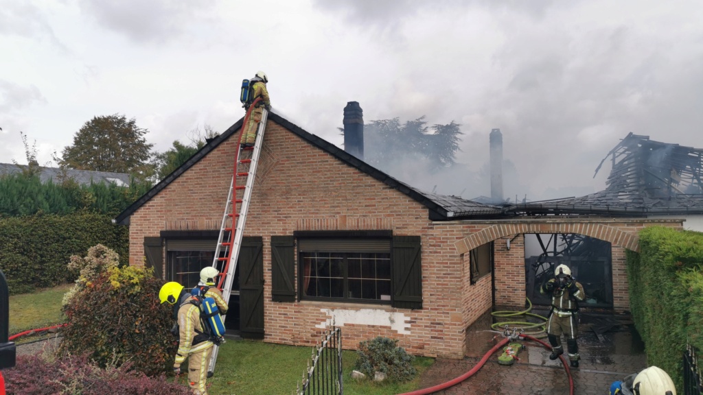 Incendie à Châtelineau: deux maisons entièrement détruites par les flammes ! (11-10-2021 + photos) Img_2592