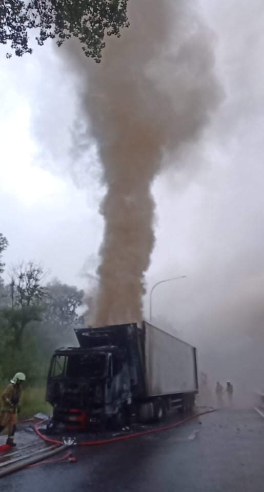Gerpinnes : Camion en feu sur la N5 (3-08-2021 + photos) Receiv98