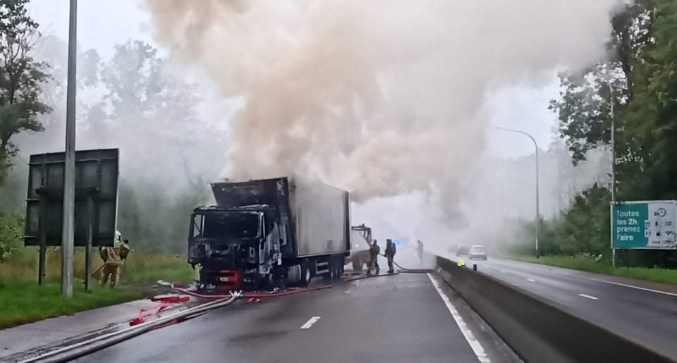 Gerpinnes : Camion en feu sur la N5 (3-08-2021 + photos) Receiv99
